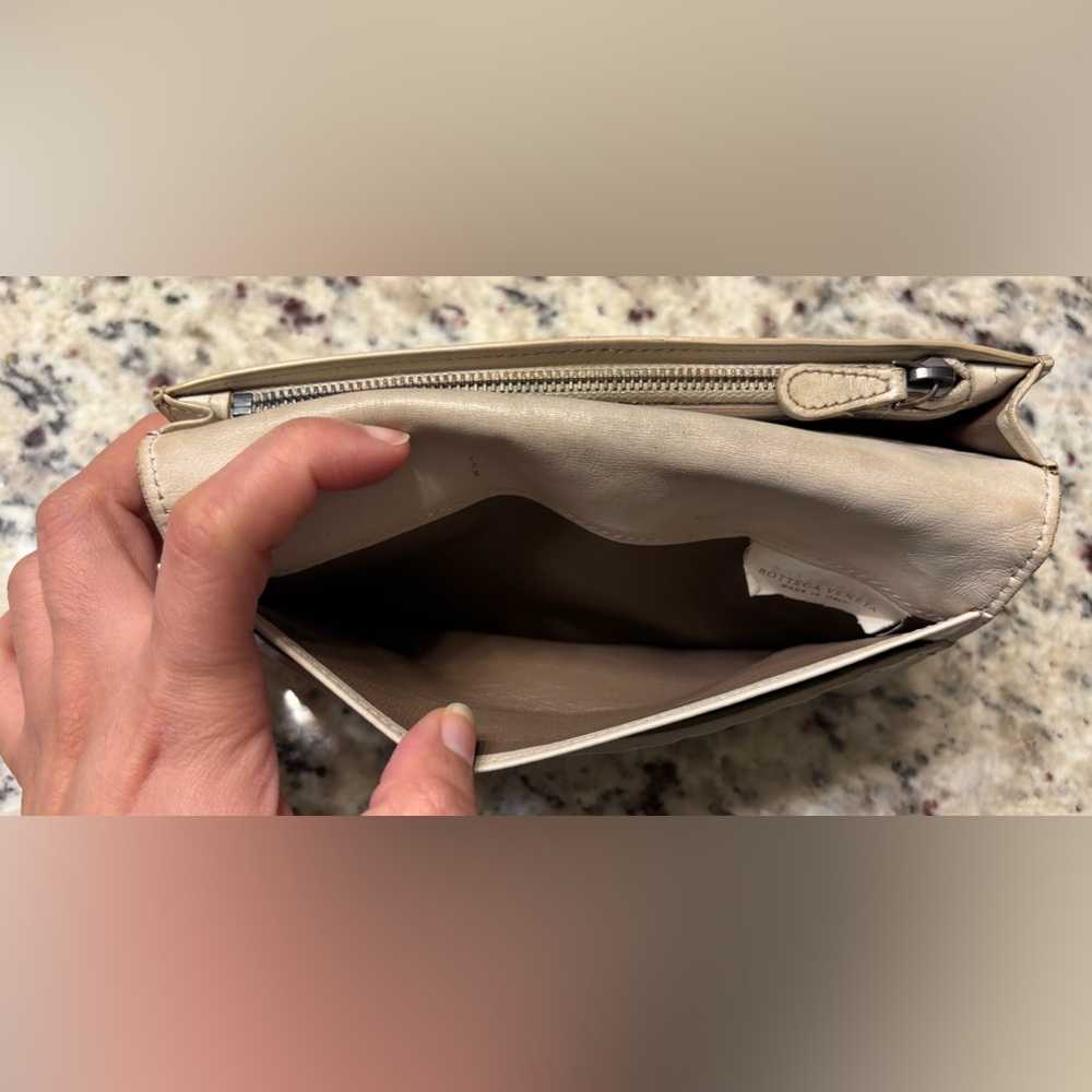 Bottega Veneta Long Bifold Wallet (Authentic) - Picture 10 of 15